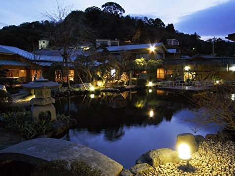 すみよし館の水庭